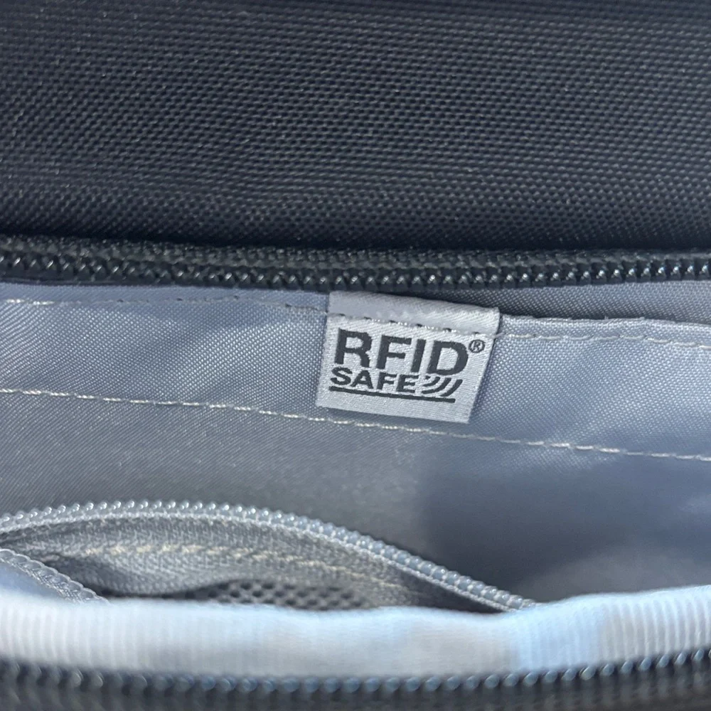Pacsafe Black Secure‎ Messenger Bag